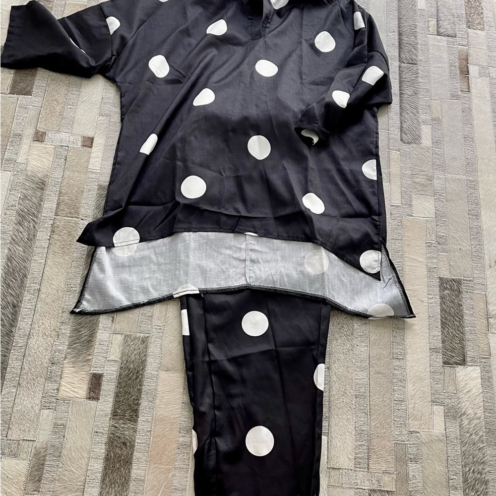 Black n White…2 Piece  Cropped Pants & Top - Picture 4 of 4